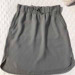 Lululemon size 6 On The Fly Skirt